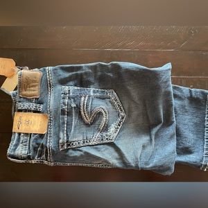 Silver Suki Capri size 16 NWT smoke free. Brand new